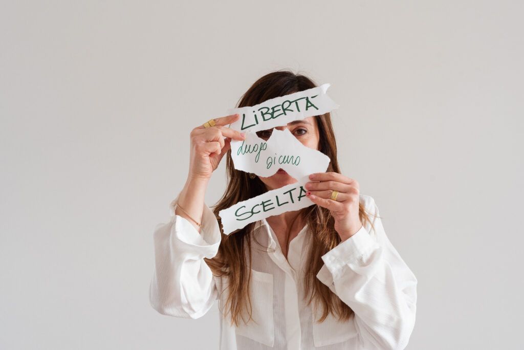 libertà scelta parole scritte in verde su carta bianca
